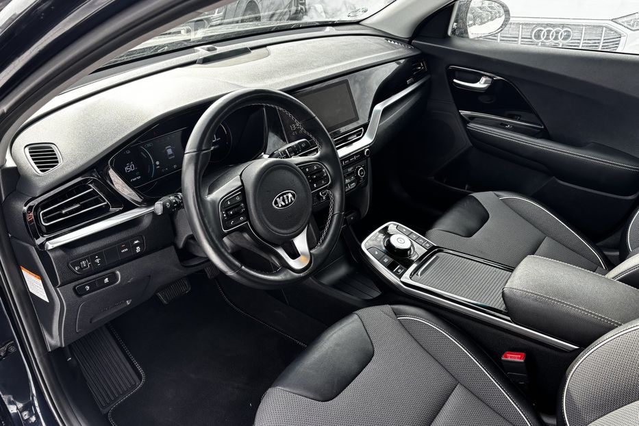 Продам Kia Niro 64 KW  2020 года в Львове