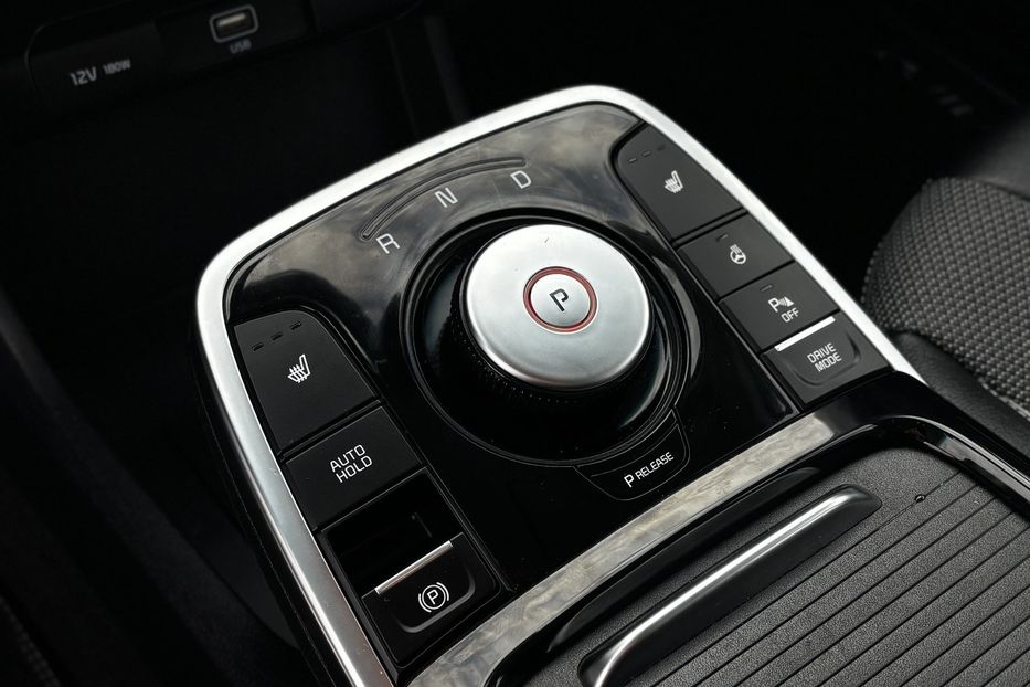 Продам Kia Niro 64 KW  2020 года в Львове