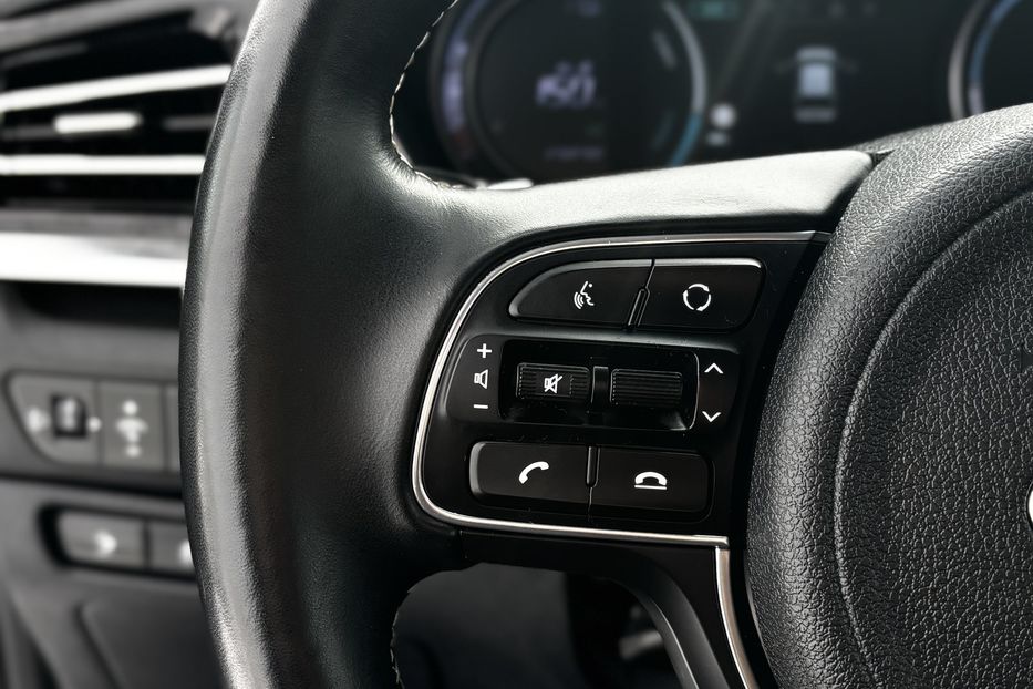 Продам Kia Niro 64 KW  2020 года в Львове