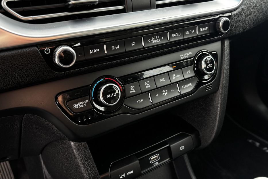 Продам Kia Niro 64 KW  2020 года в Львове