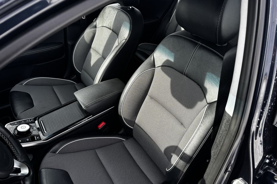 Продам Kia Niro 64 KW  2020 года в Львове