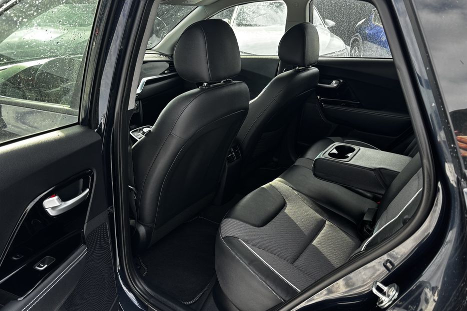 Продам Kia Niro 64 KW  2020 года в Львове