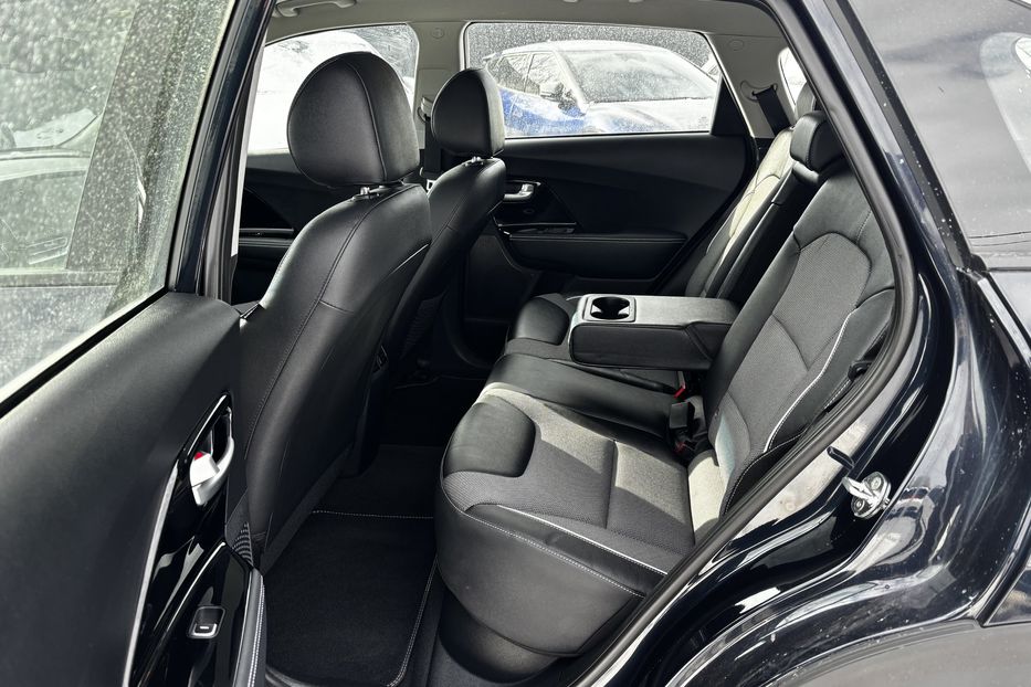 Продам Kia Niro 64 KW  2020 года в Львове