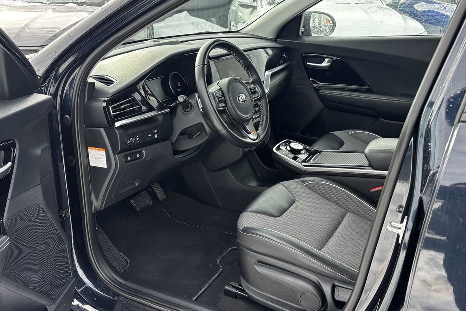 Продам Kia Niro 64 KW  2020 года в Львове