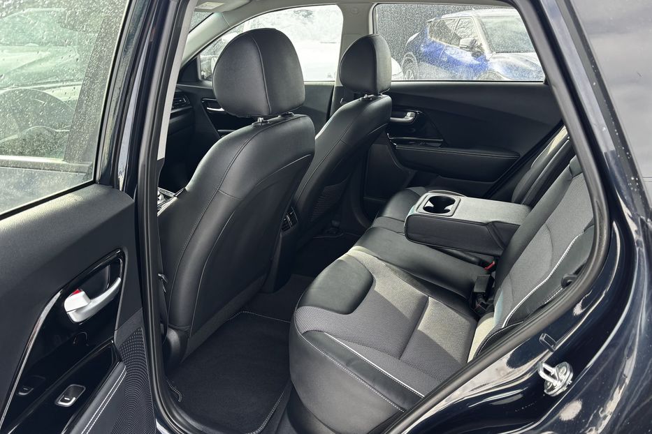 Продам Kia Niro 64 KW  2020 года в Львове