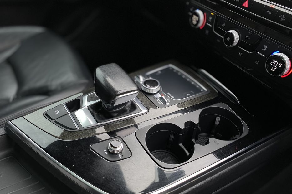 Продам Audi Q7 2017 года в Луцке