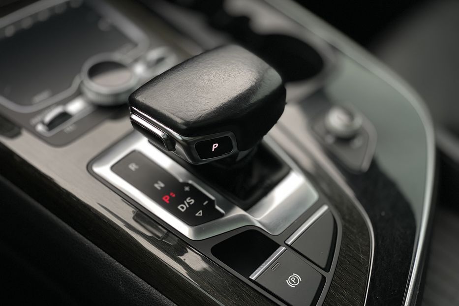 Продам Audi Q7 2017 года в Луцке