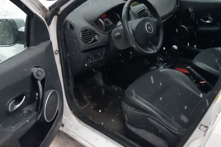 Продам Renault Clio 1.2 бенз,4-ох циліндр турбо 2011 года в Житомире