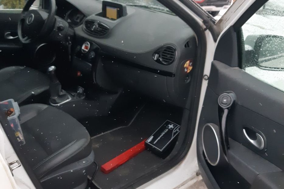 Продам Renault Clio 1.2 бенз,4-ох циліндр турбо 2011 года в Житомире