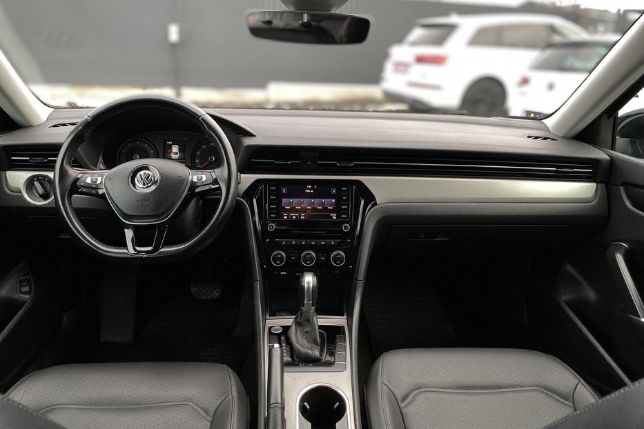 Продам Volkswagen Passat B8 2020 года в Луцке