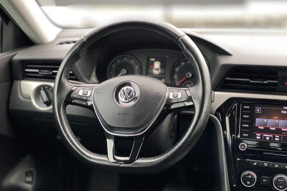 Продам Volkswagen Passat B8 2020 года в Луцке