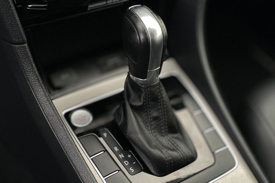 Продам Volkswagen Passat B8 2020 года в Луцке