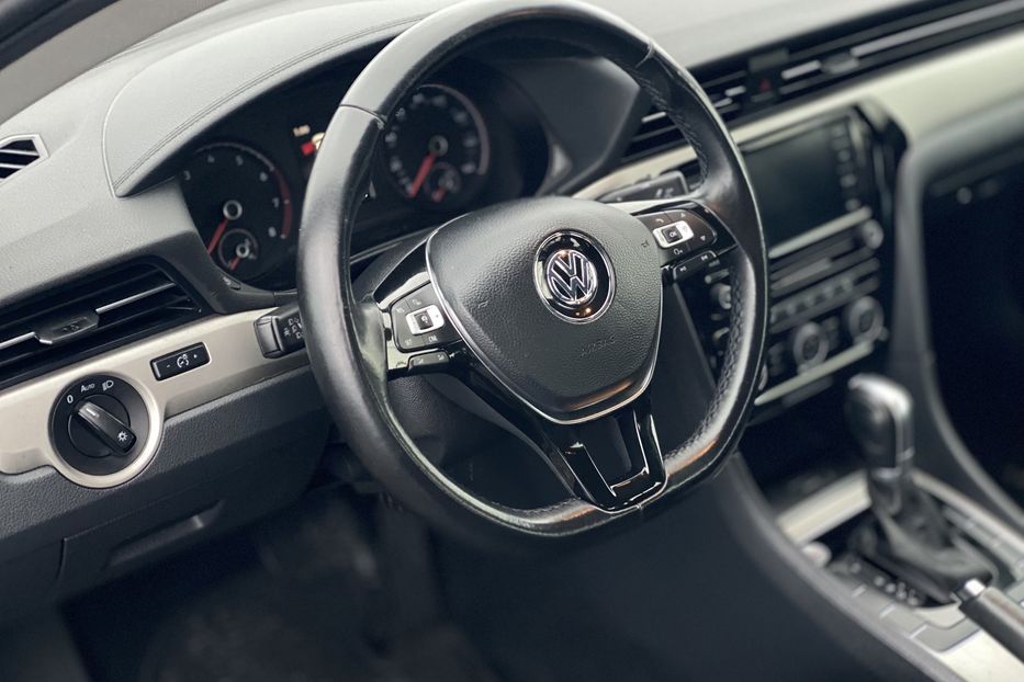 Продам Volkswagen Passat B8 2020 года в Луцке