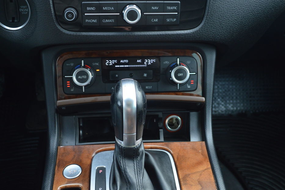 Продам Volkswagen Touareg 2014 года в Одессе