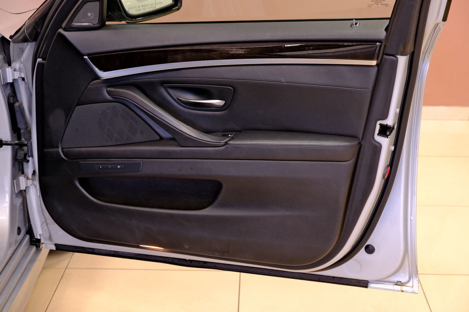 Продам BMW 535 535i 2015 года в Одессе