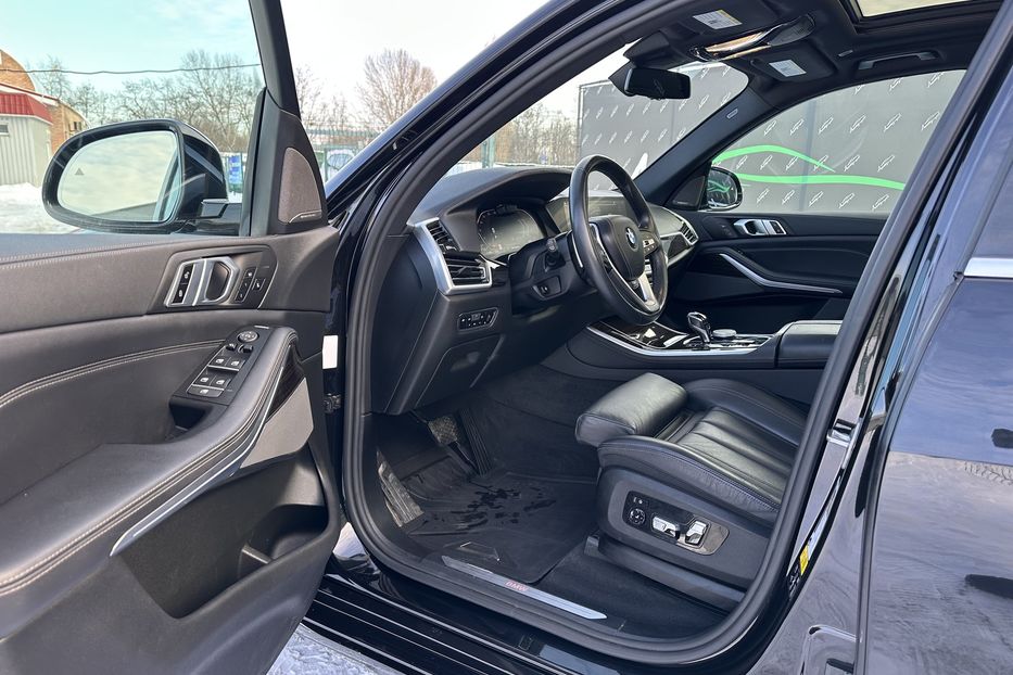 Продам BMW X5 X-Line Xdrive50i 2020 года в Киеве