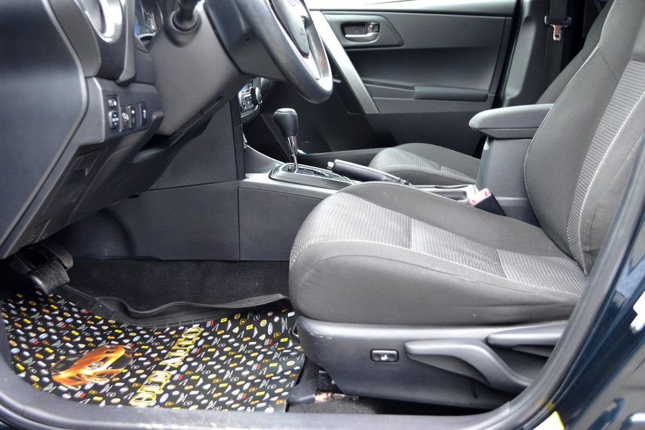 Продам Toyota Auris 2013 года в Одессе