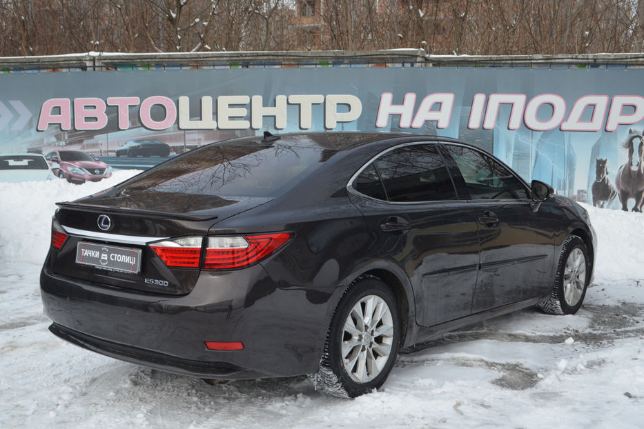Продам Lexus ES 300 300h ECVT-i (205 к.с.) 2013 года в Киеве