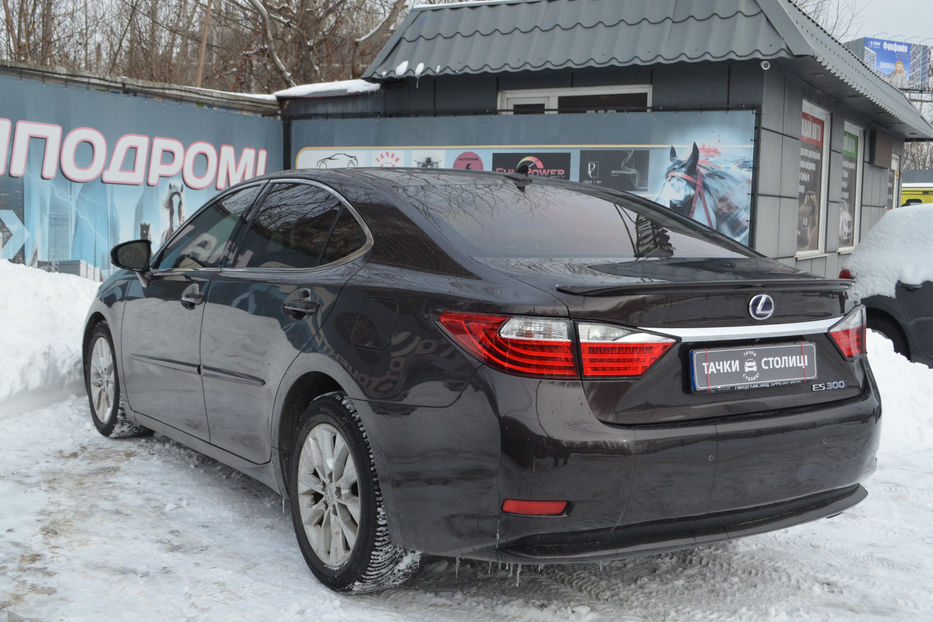 Продам Lexus ES 300 300h ECVT-i (205 к.с.) 2013 года в Киеве
