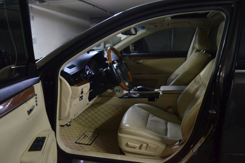 Продам Lexus ES 300 300h ECVT-i (205 к.с.) 2013 года в Киеве