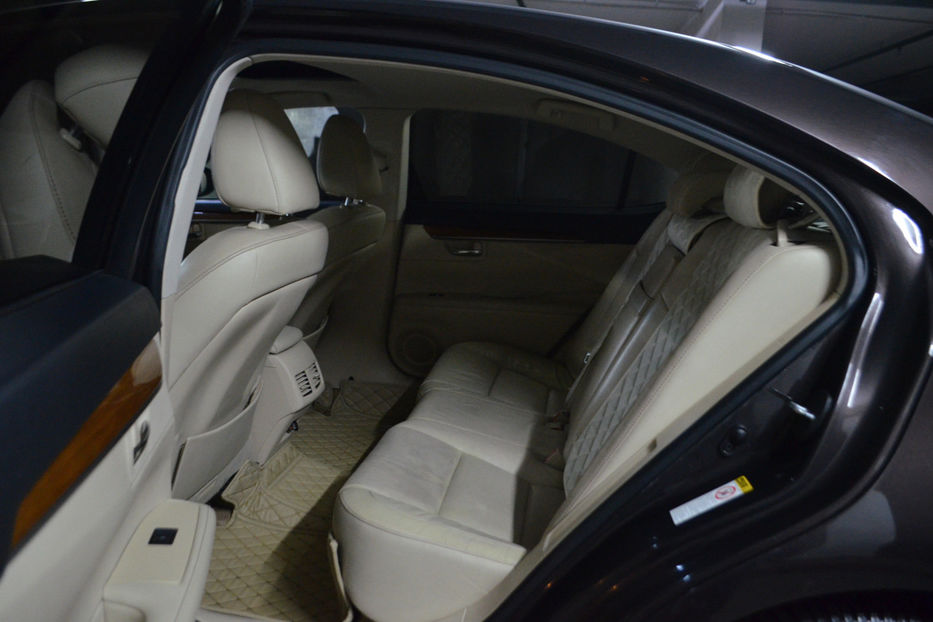 Продам Lexus ES 300 300h ECVT-i (205 к.с.) 2013 года в Киеве