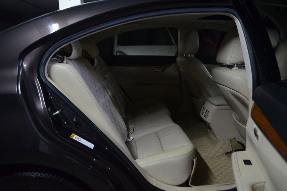 Продам Lexus ES 300 300h ECVT-i (205 к.с.) 2013 года в Киеве