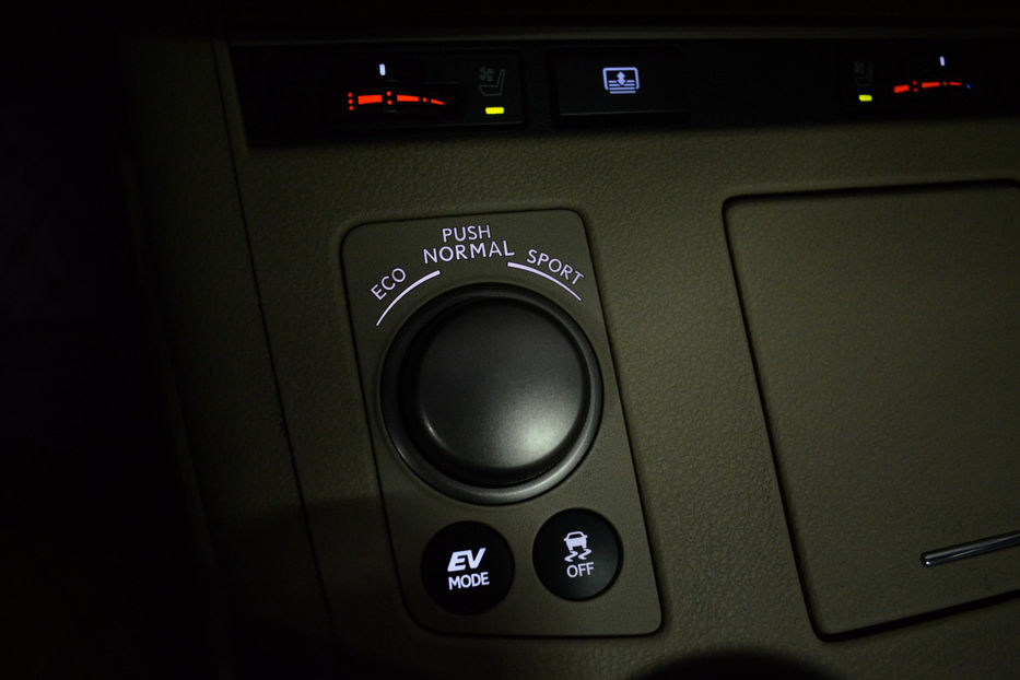 Продам Lexus ES 300 300h ECVT-i (205 к.с.) 2013 года в Киеве