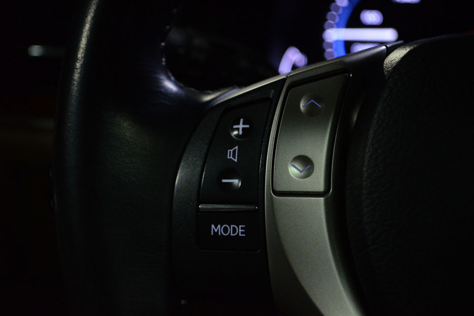 Продам Lexus ES 300 300h ECVT-i (205 к.с.) 2013 года в Киеве