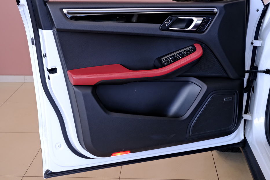 Продам Porsche Macan 2017 года в Одессе