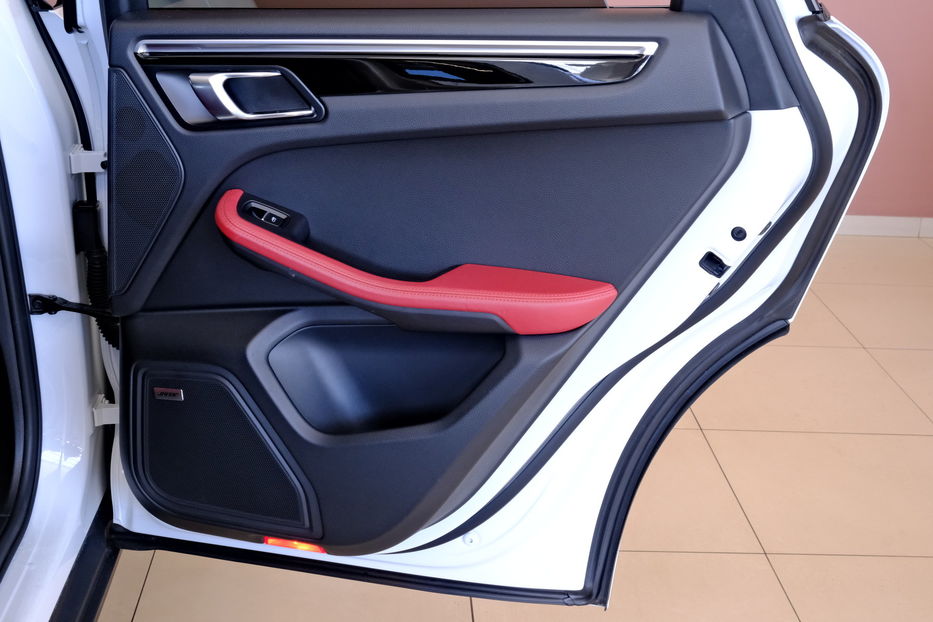 Продам Porsche Macan 2017 года в Одессе