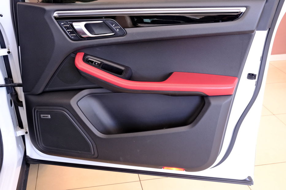 Продам Porsche Macan 2017 года в Одессе