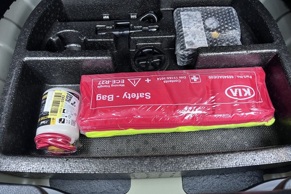 Продам Kia Niro 64kW Premium SOH100 2020 года в Тернополе