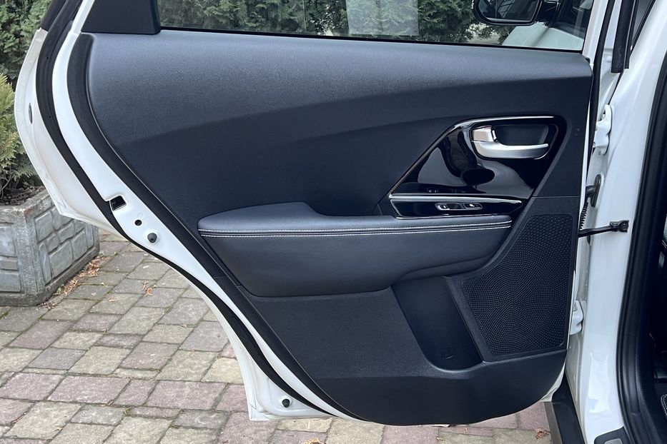 Продам Kia Niro 64kW Premium SOH100 2020 года в Тернополе