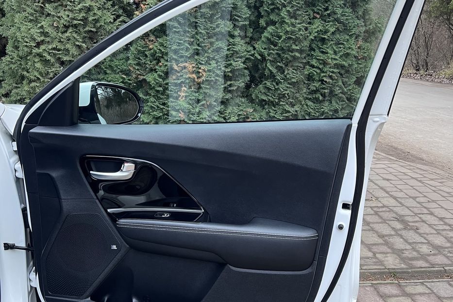 Продам Kia Niro 64kW Premium SOH100 2020 года в Тернополе