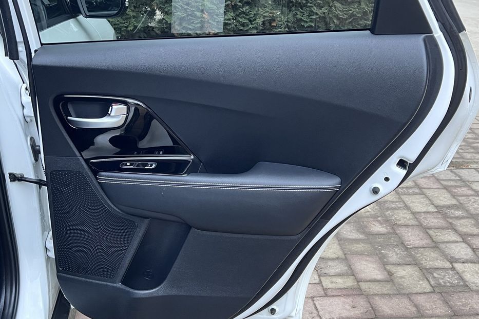 Продам Kia Niro 64kW Premium SOH100 2020 года в Тернополе