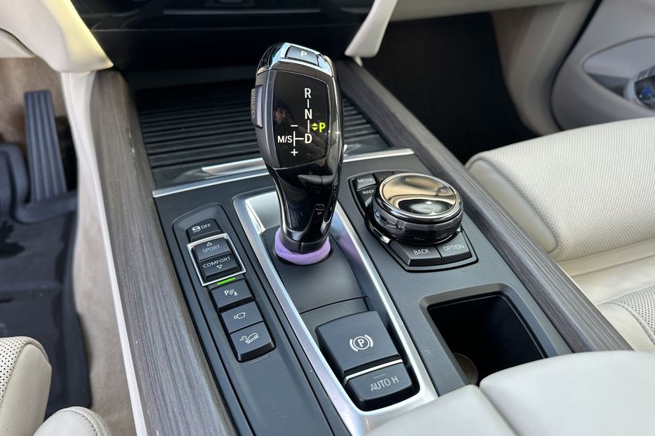 Продам BMW X5 Xdrive 50i 2015 года в Киеве