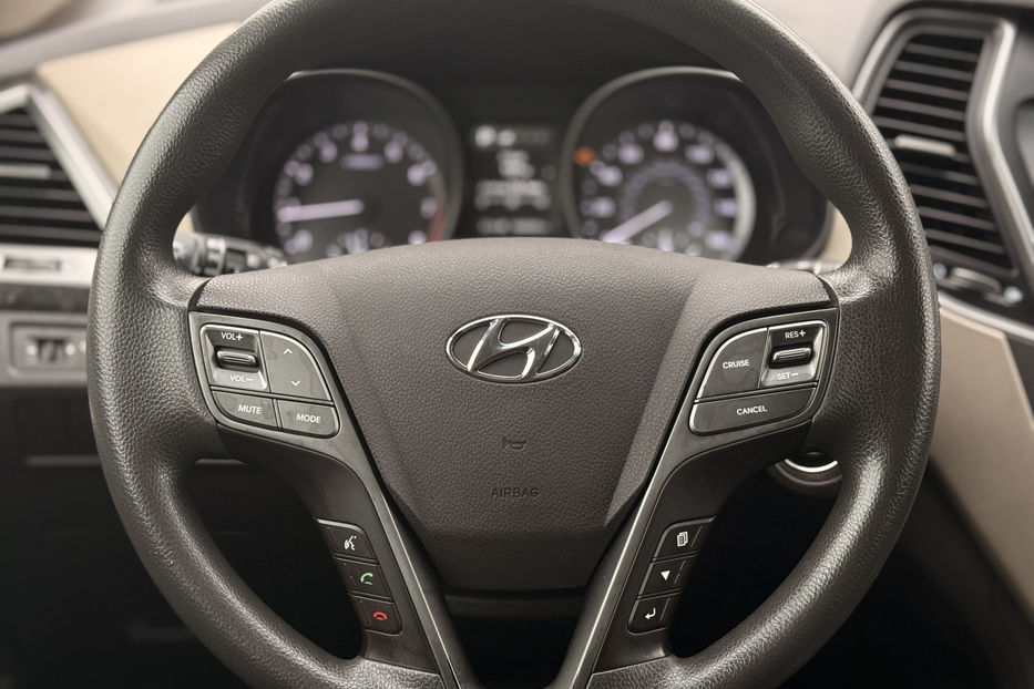 Продам Hyundai Santa FE 2.4 МТ (176 к.с.) 2WD  2017 года в Киеве