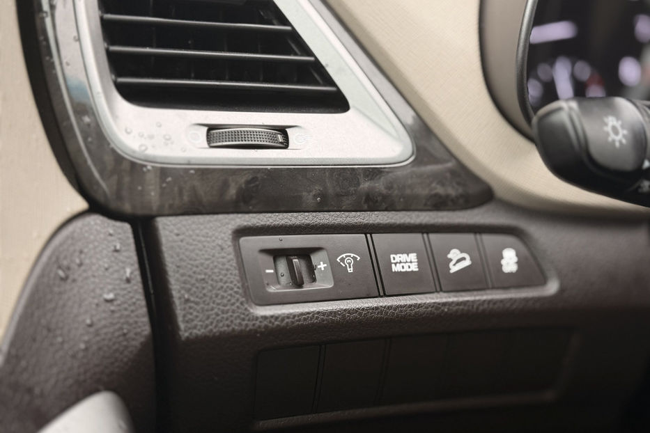 Продам Hyundai Santa FE 2.4 МТ (176 к.с.) 2WD  2017 года в Киеве