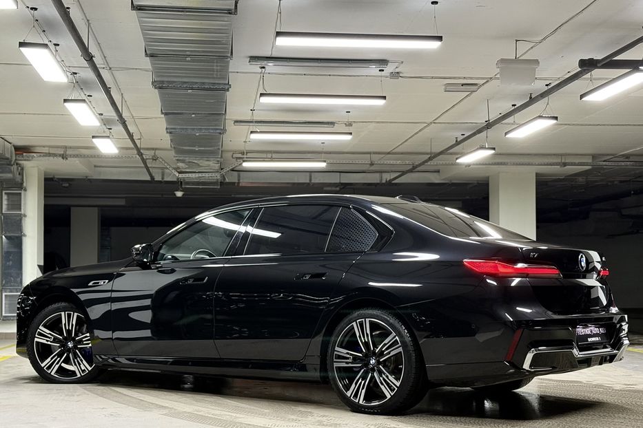 Продам BMW 760 I7 M70 2023 года в Киеве