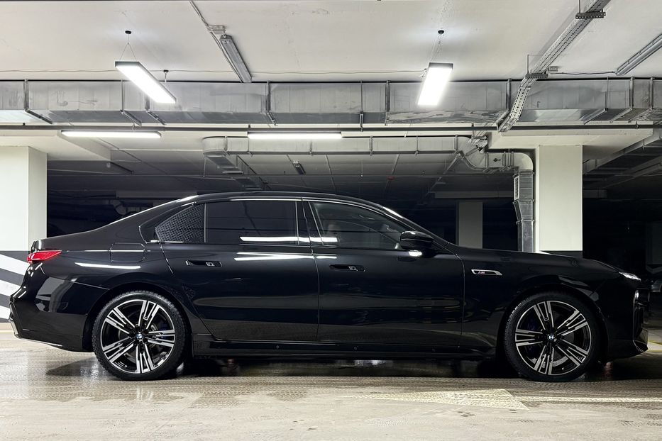Продам BMW 760 I7 M70 2023 года в Киеве