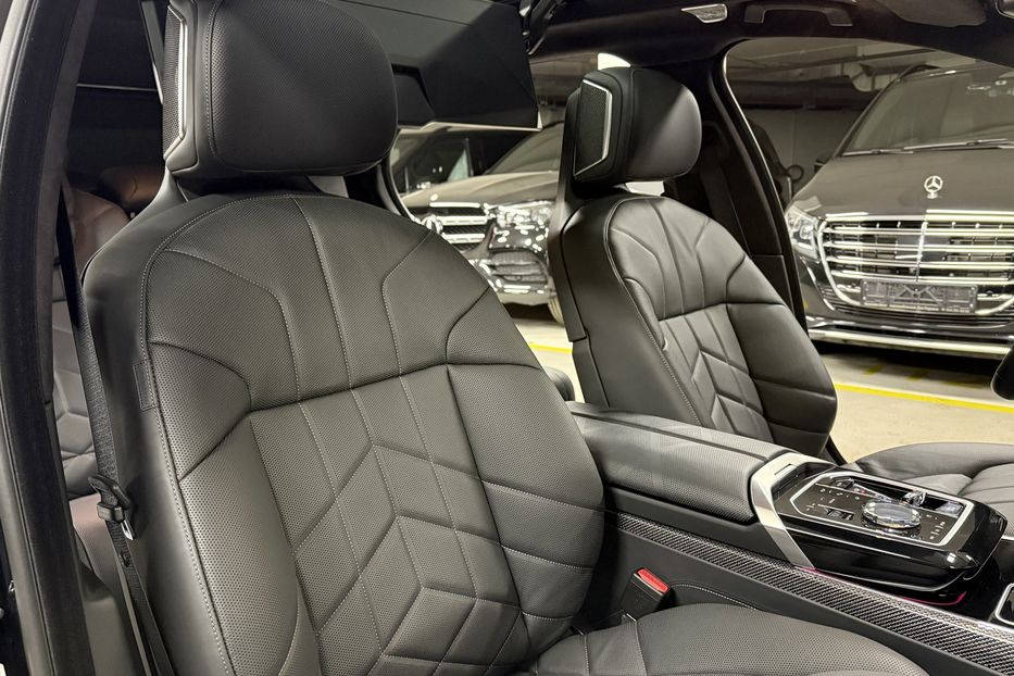 Продам BMW 760 I7 M70 2023 года в Киеве