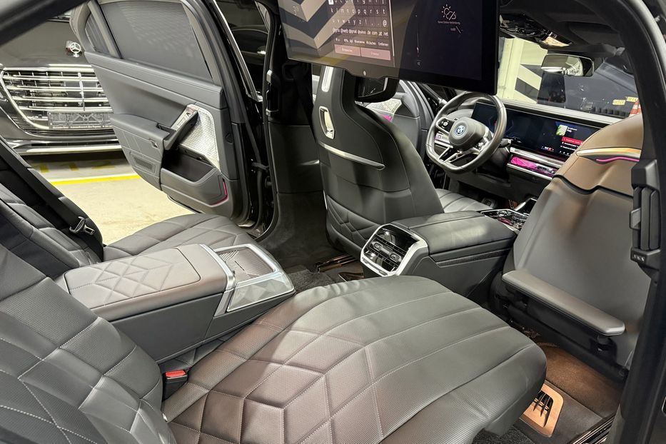 Продам BMW 760 I7 M70 2023 года в Киеве