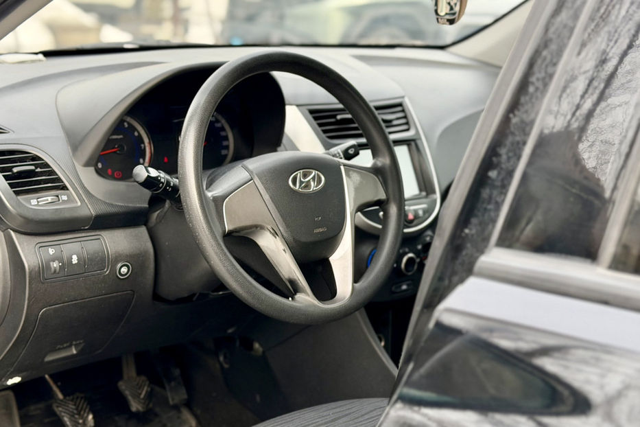 Продам Hyundai Accent  1.4 MPI MT 2018 года в Киеве