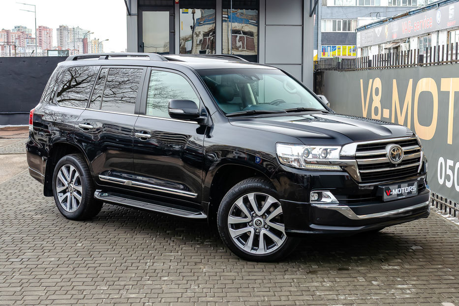Продам Toyota Land Cruiser 200 V8 4.6i PREMIUM 2019 года в Киеве