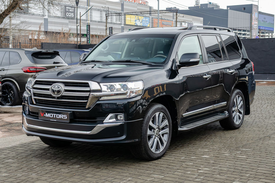 Продам Toyota Land Cruiser 200 V8 4.6i PREMIUM 2019 года в Киеве