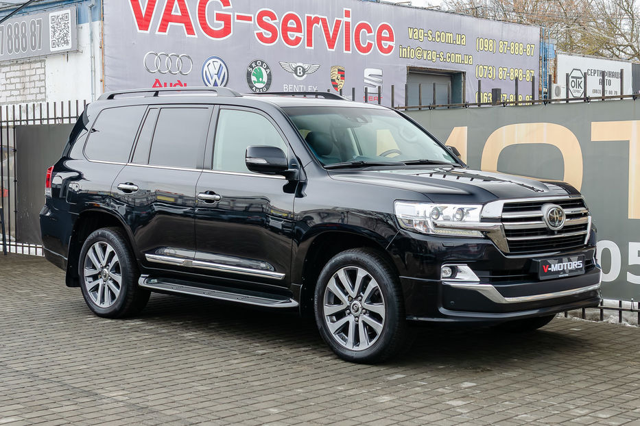 Продам Toyota Land Cruiser 200 V8 4.6i PREMIUM 2019 года в Киеве