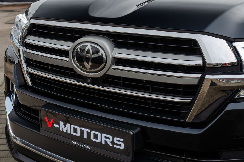 Продам Toyota Land Cruiser 200 V8 4.6i PREMIUM 2019 года в Киеве