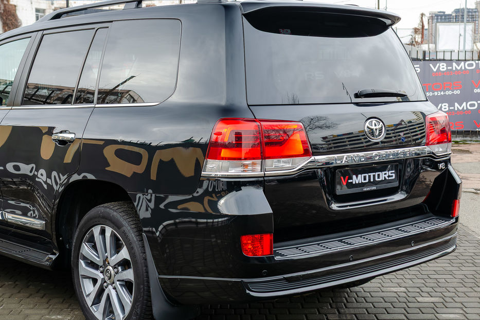 Продам Toyota Land Cruiser 200 V8 4.6i PREMIUM 2019 года в Киеве