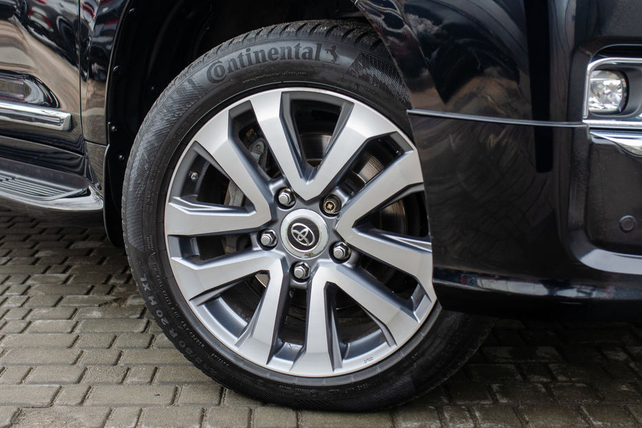 Продам Toyota Land Cruiser 200 V8 4.6i PREMIUM 2019 года в Киеве