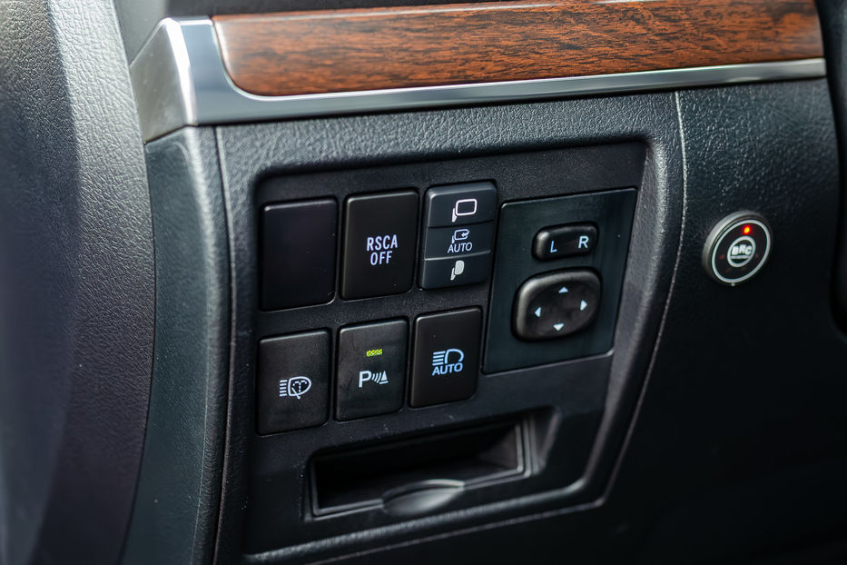 Продам Toyota Land Cruiser 200 V8 4.6i PREMIUM 2019 года в Киеве